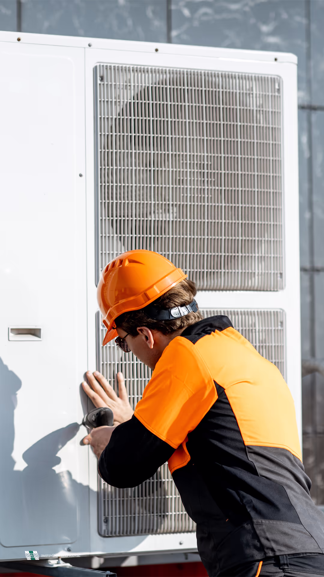 Everts Kältetechnik und Klimasysteme Energetische Inspektion an Außeneinheit